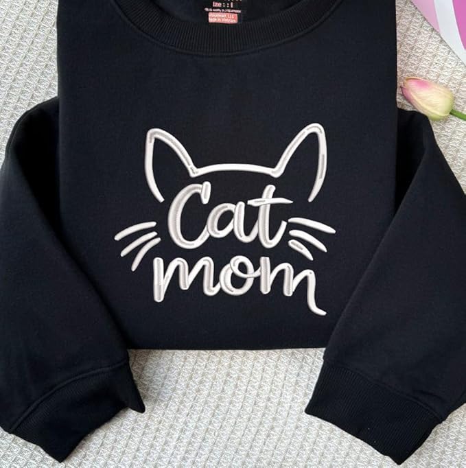 VIOLAVA Custom Cat Embroidered Christmas Sweatshirt – Personalized Pet Name Holiday Crewneck, Festive Gift for Cat Lovers
