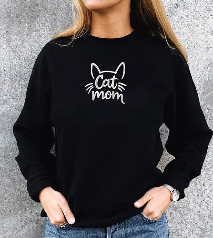 VIOLAVA Custom Cat Embroidered Christmas Sweatshirt – Personalized Pet Name Holiday Crewneck, Festive Gift for Cat Lovers