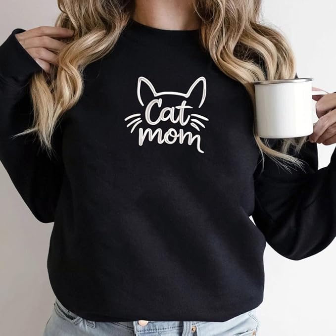 VIOLAVA Custom Cat Embroidered Christmas Sweatshirt – Personalized Pet Name Holiday Crewneck, Festive Gift for Cat Lovers