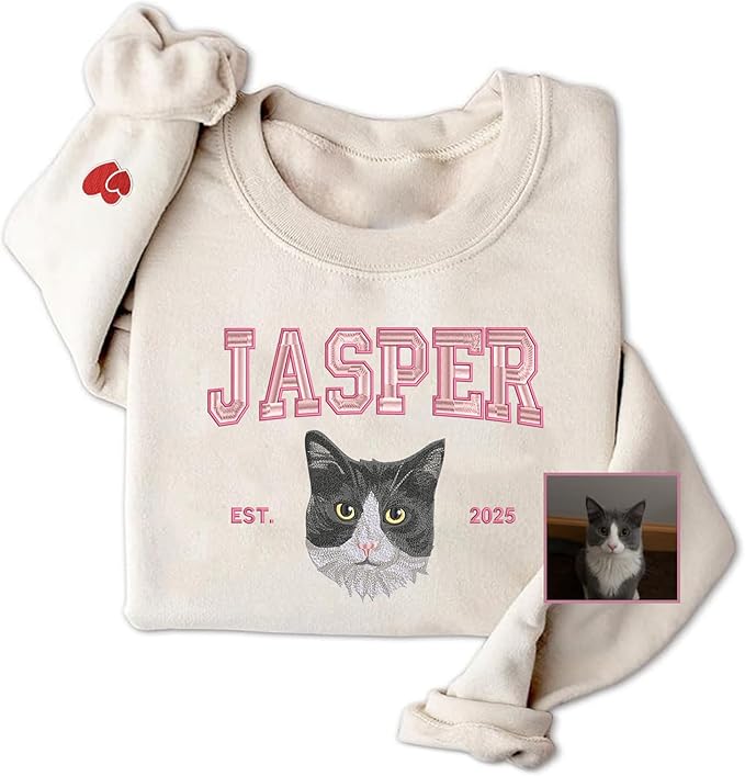 VIOLAVA Custom Cat Embroidered Christmas Sweatshirt – Personalized Pet Name Holiday Crewneck, Festive Gift for Cat Lovers